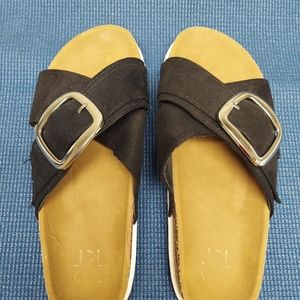 Black sandal size 9